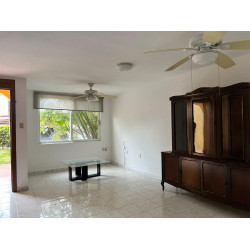 Bonita Casa Equipada en Venta con Alberca Común