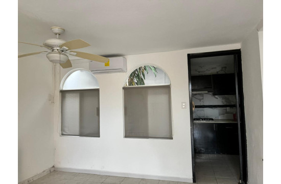 Bonita Casa Equipada en Venta con Alberca Común