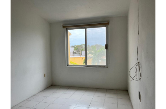 Bonita Casa Equipada en Venta con Alberca Común