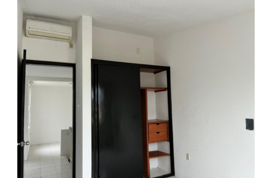 Bonita Casa Equipada en Venta con Alberca Común