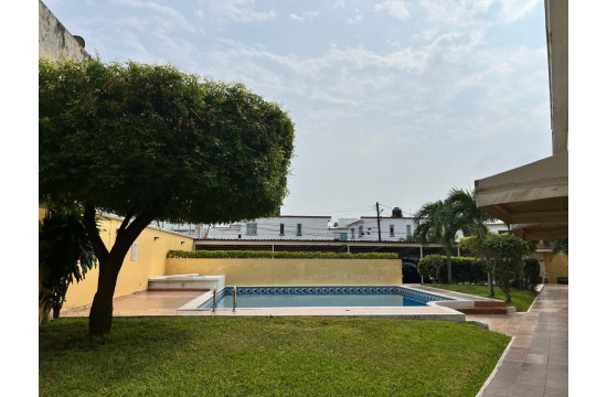 Hermosa Casa Equipada en Venta con Alberca Común