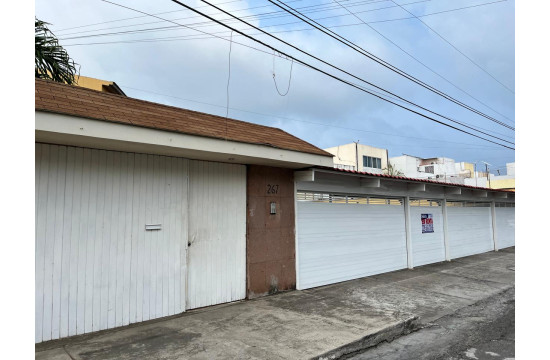 Hermosa Casa Equipada en Venta con Alberca Común
