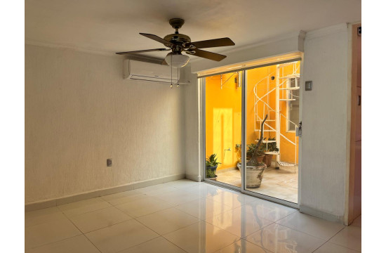Hermosa Casa Equipada en Venta con Alberca Común