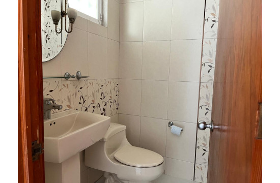 Hermosa Casa Equipada en Venta con Alberca Común