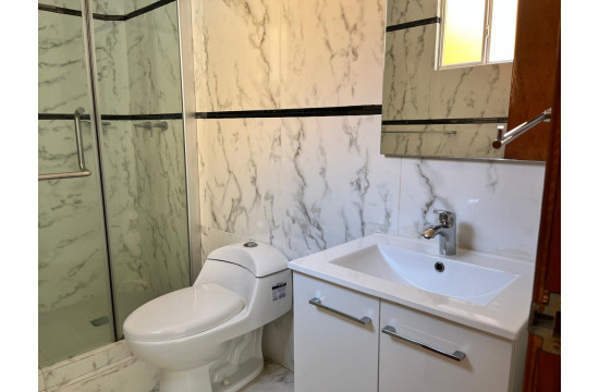 Hermosa Casa Equipada en Venta con Alberca Común