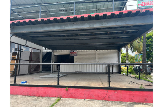 Excelente local comercial en Renta en esquina 