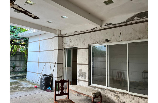 ¡Oportunidad de Inversión! Terreno Completo con Construcción en Venta