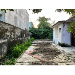 ¡Oportunidad de Inversión! Terreno Completo con Construcción en Venta